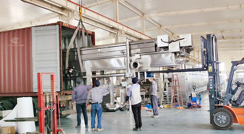 A large-scale continuous frying equipment customized for a Vietnamese customer was shipped fully assembled.